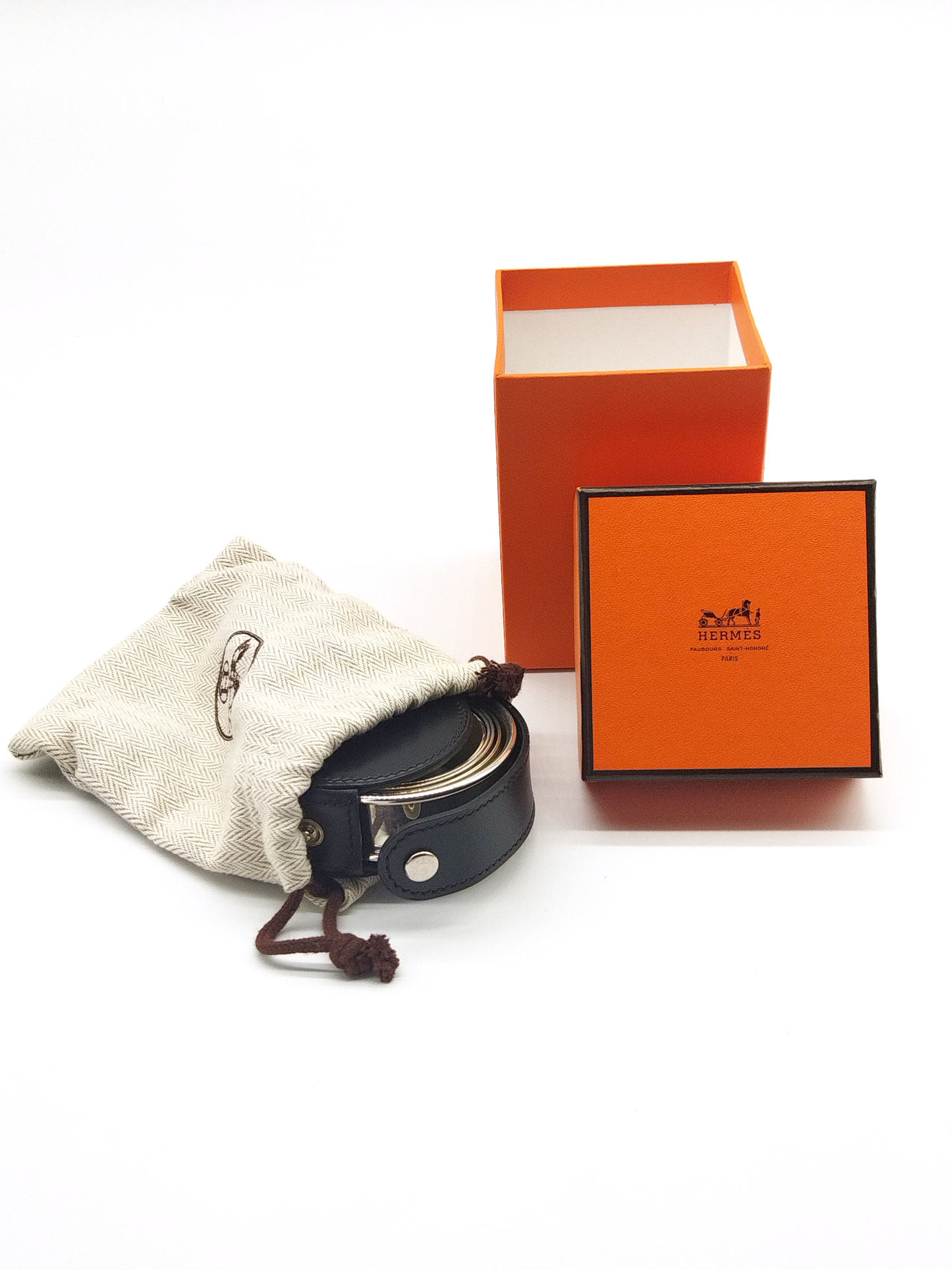 HERMÈS, RARE SILVER PLATED COLLAPSIBLE CUP & LEATHER CASE WITH BOX.