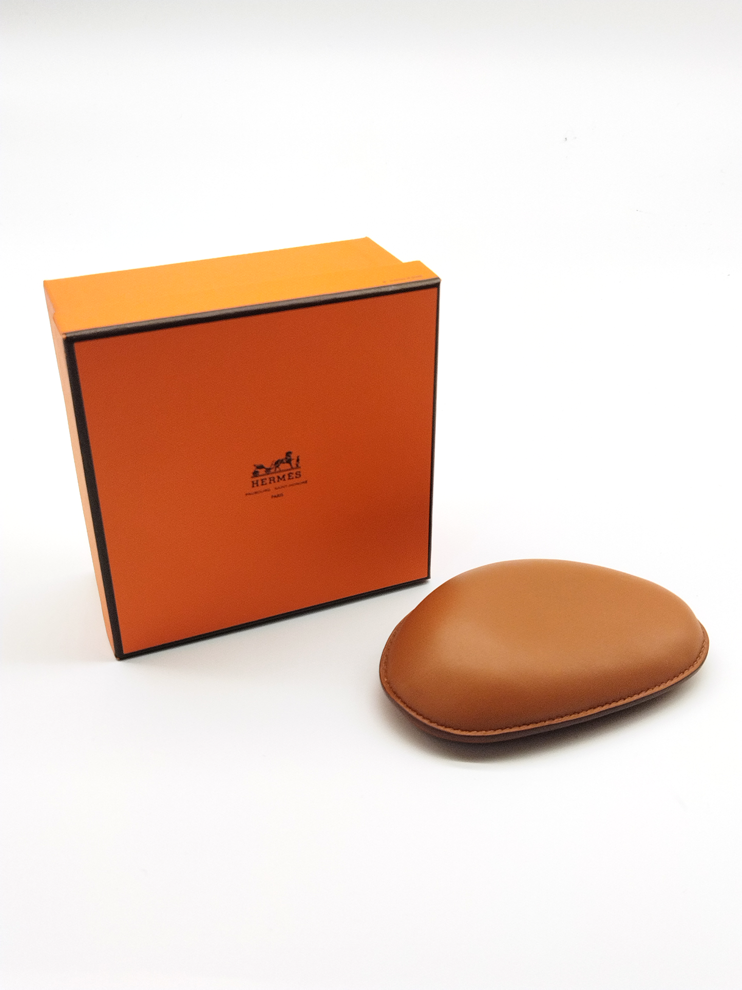 HERMÈS, HAND MADE TAN LEATHER PAPER WEIGHT, WITH BOX, 14 x 9cm, CIRCA 2000.