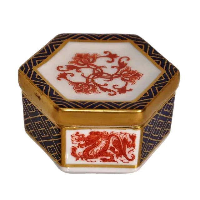 ROYAL CROWN DERBY, HEXAGONAL IMARI DRAGON BONE CHINA LIDDED TRINKET BOX, 6.5 x 3.5cm
