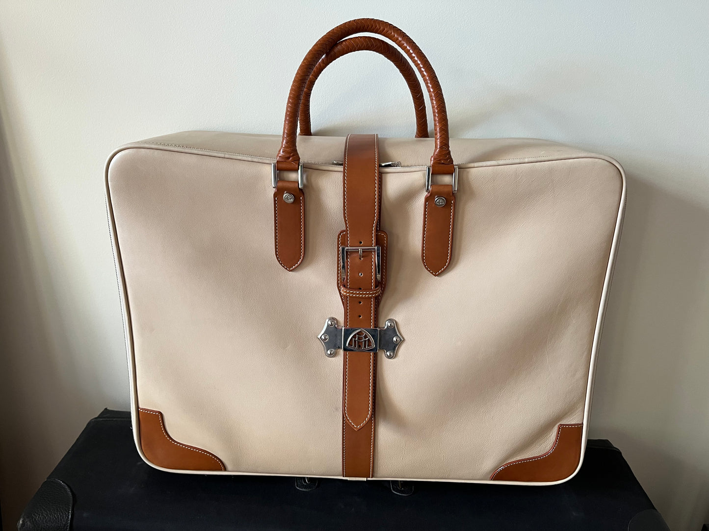 DUNHILL FOR MAYBACH, THREE TRAVEL BAGS IN BEIGE LEATHER WITH TAN LEATHER TRIM & SILVER-TONE METAL MAYBACH LOGO HARDWARE.