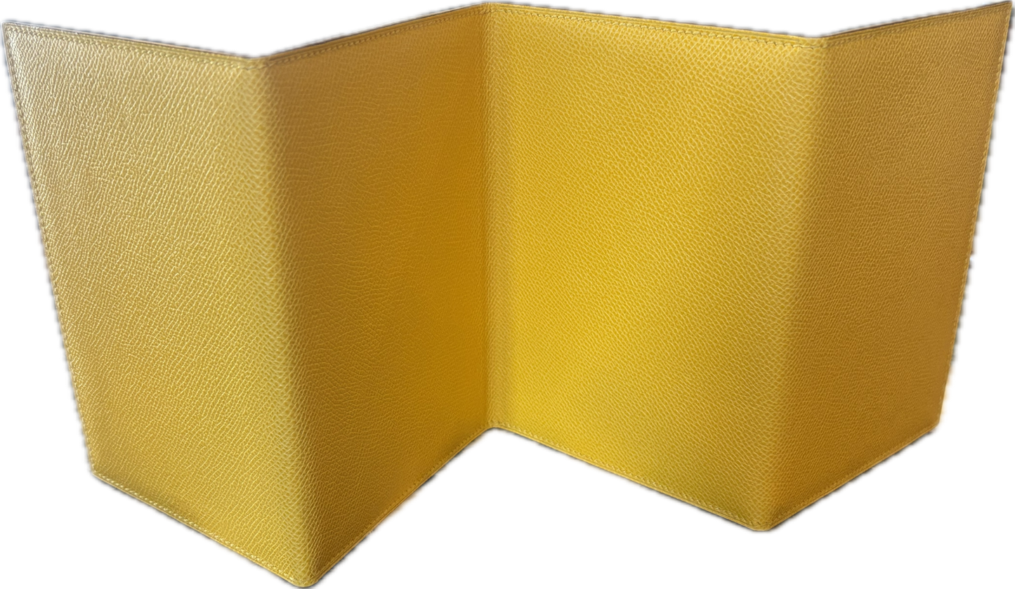 HERMÈS PORT PAPA 4 FOLDING PHOTO NOISETTE IN YELLOW GRAINED LEATHER, 11 x 16cm.