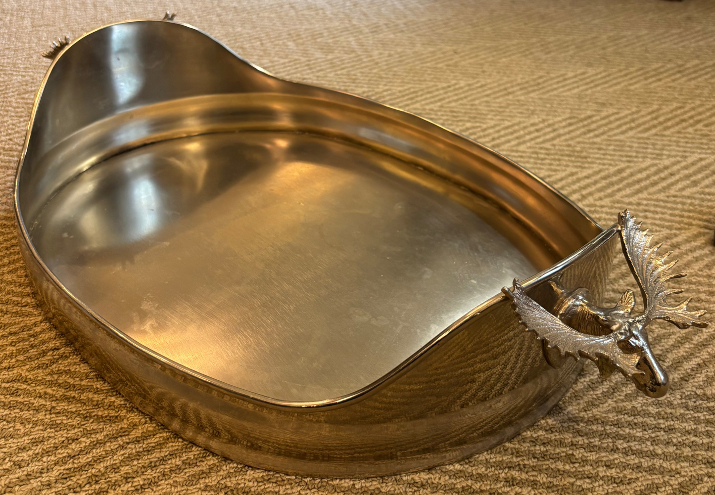 LARGE OVAL SILVERED METAL SERVING TRAY WITH MOOSE HEAD HANDLES, 55 x 31cm INCLUDING HANDLES.