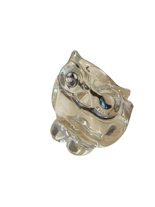 A VINTAGE GLASS OWL TEA LIGHT HOLDER, 14 x 10 x 8cm.