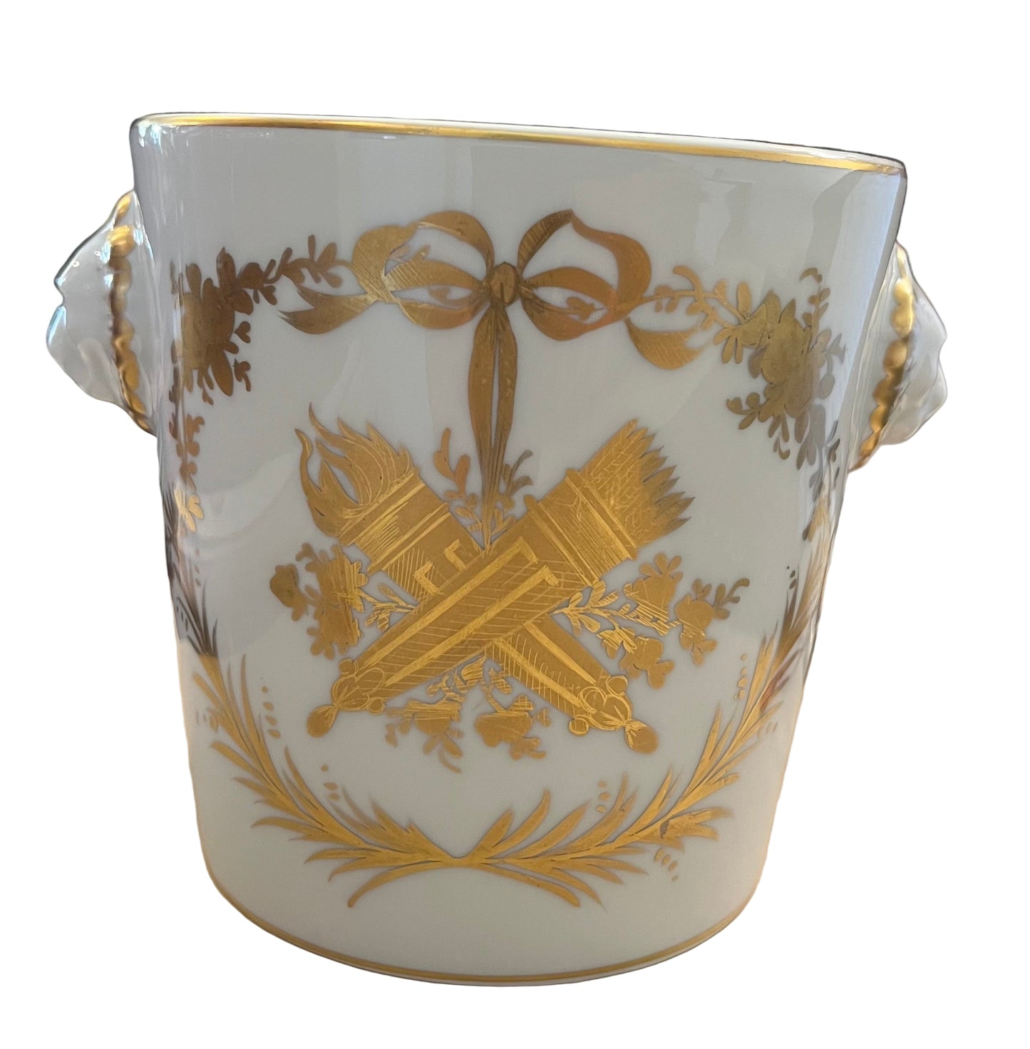 A LIMOGES PORCELAIN ICE BUCKET WITH GOLD DETAIL, HEIGHT 12cm.
