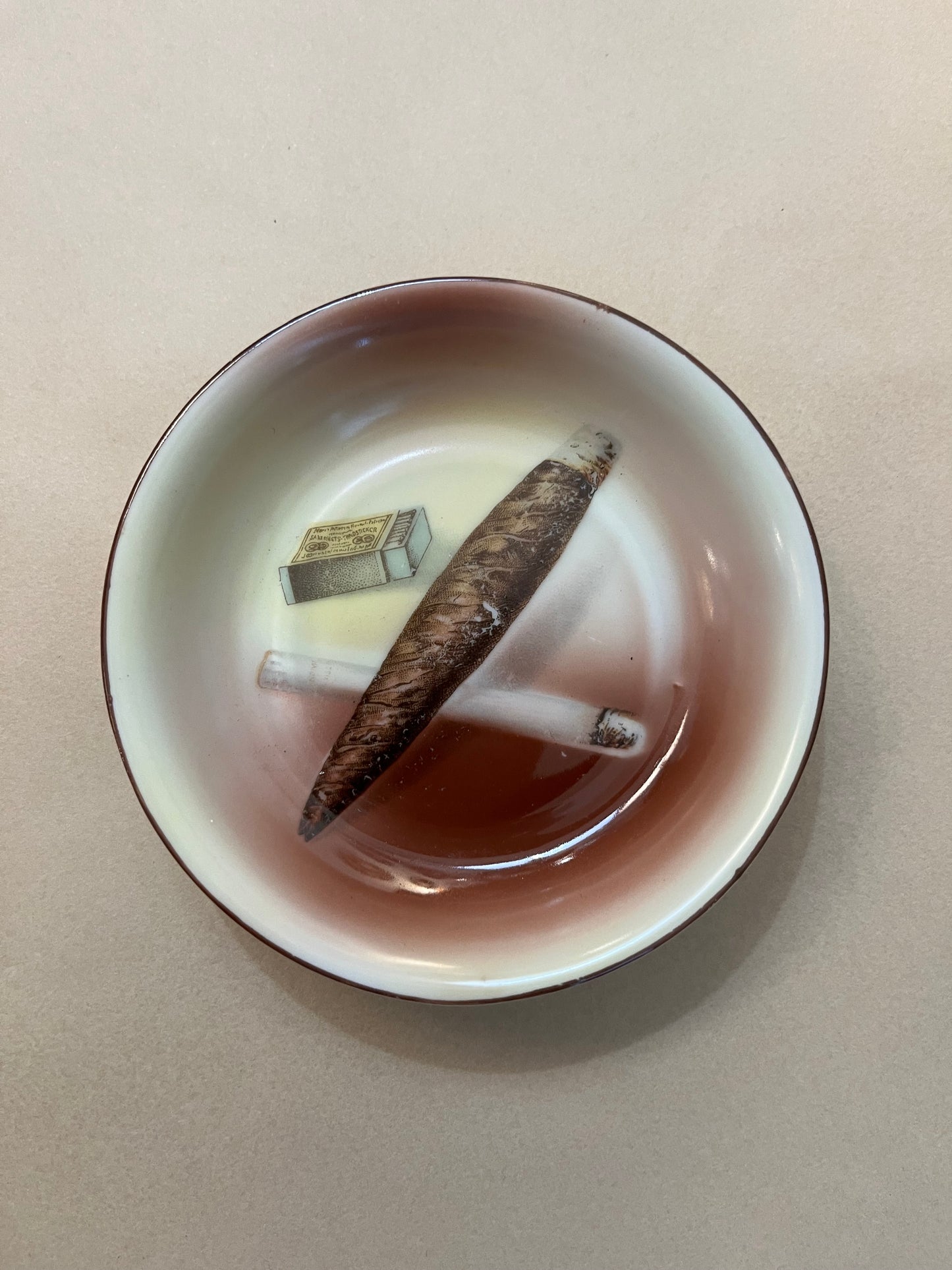 ART DECO ASHTRAY, VICTORIA PORCELAIN CZECHOSLOVAKIA (1918-1939), DIAMETER 11cm