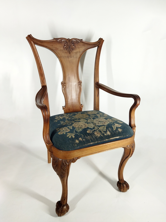 A GEORGE II STYLE MAHOGANY ELBOW CHAIR WITH ORIGINAL TAPESTRY BASE, 64 x 61 x 108cm, LATE 19th CENTURY.