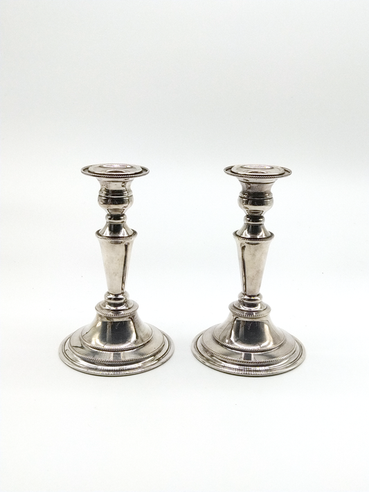 A PAIR OF MAPPIN AND WEBB SILVER PLATED COPPER CANDLESTICKS, CIRCA 1900, HEIGHT 18cm.