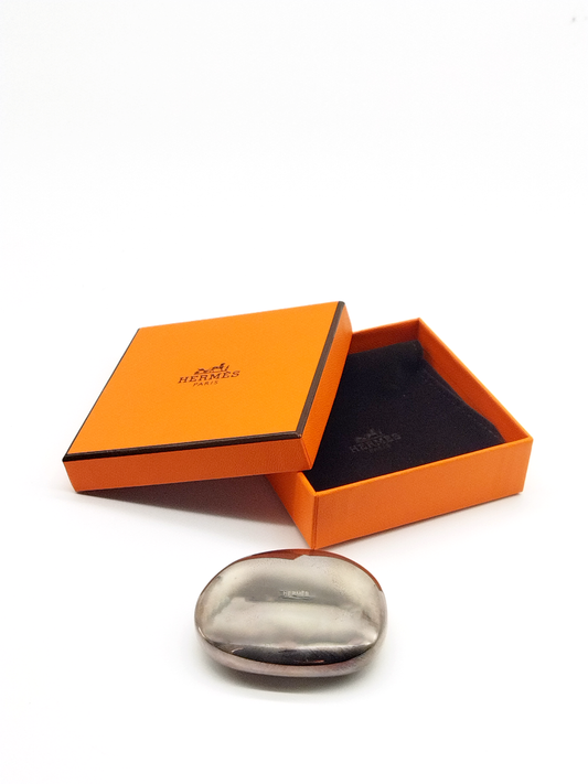 HERMÈS, ECLIPSE PAPER WEIGHT, WITH BOX, 6.5 x 5cm.