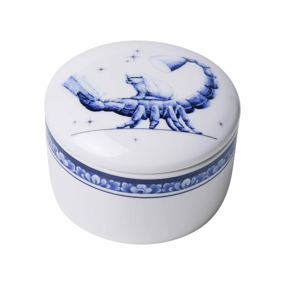 HEINEN DELFTS BLAUW, REDMER HOEKSTRA ZODIAC CANDLE 'SCORPIO, WITH REUSABLE CERAMIC LIDDED CONTAINER, DIAMETER 7.5cm.