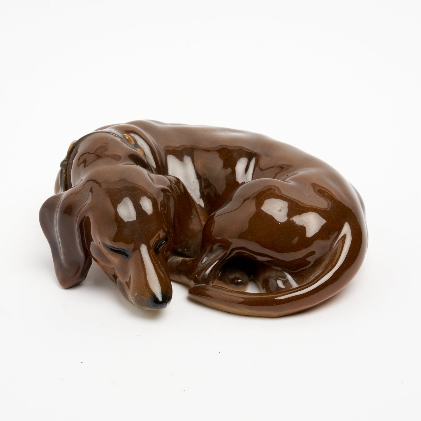 WIENER KUNSTKERMAMISCH WERKSTRATTE, CERAMIC 'SLEEPING DACHSHUND' FIGURE (Wiener Werkstätte 1903-1932), 22 x 17 x 10cm.