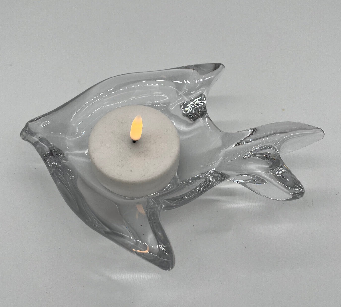 VINTAGE CRYSTAL DISH IN THE FORM OF A GOLDFISH, SUITABLE FOR A TEA CANDLE, 19 x 16 x 4cm.