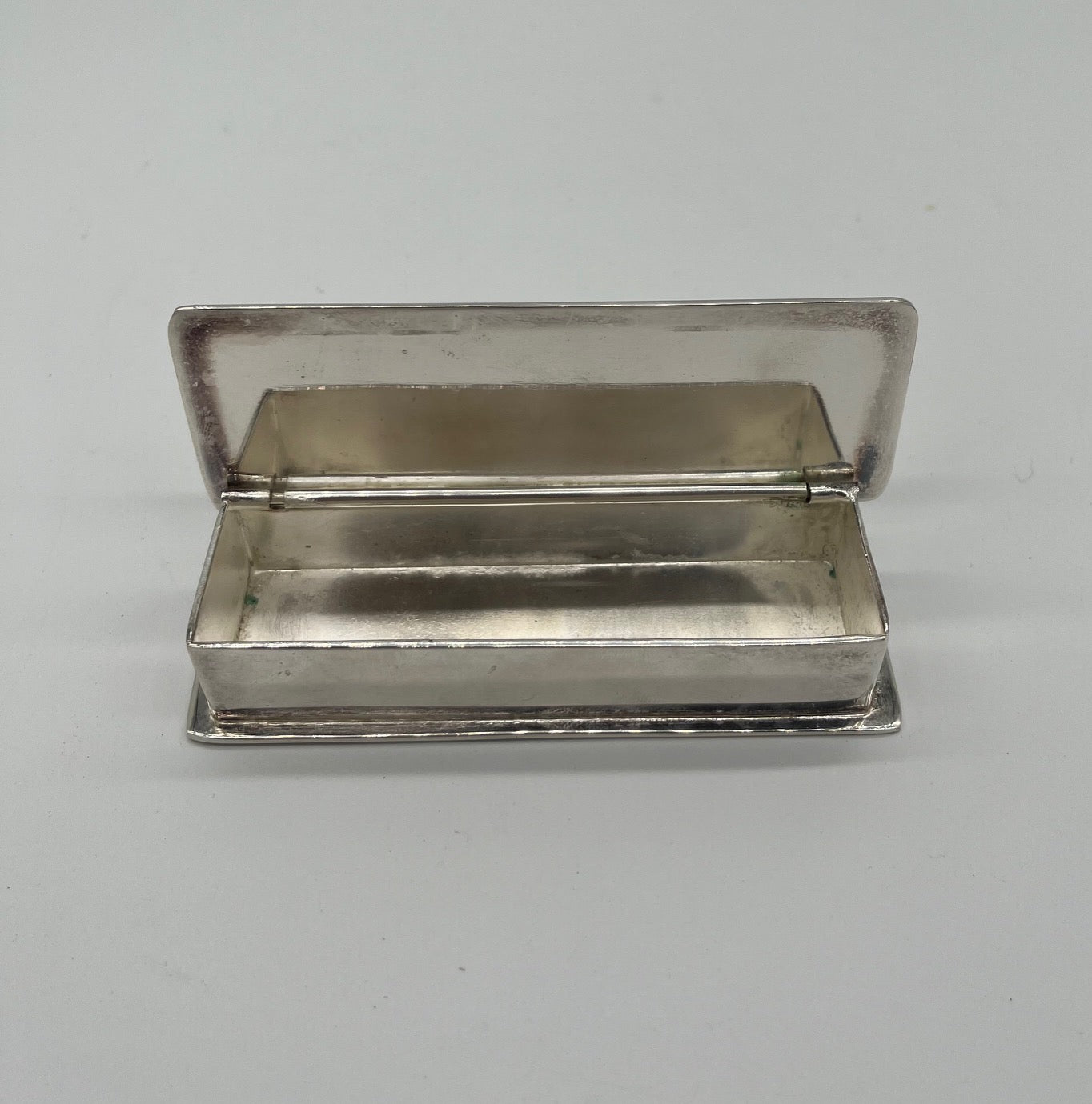 SILVER PLATED TRINKET BOX WITH CHINESE LADY PLAYING A FIDDLE, 11.5 x 4 x 2cm.