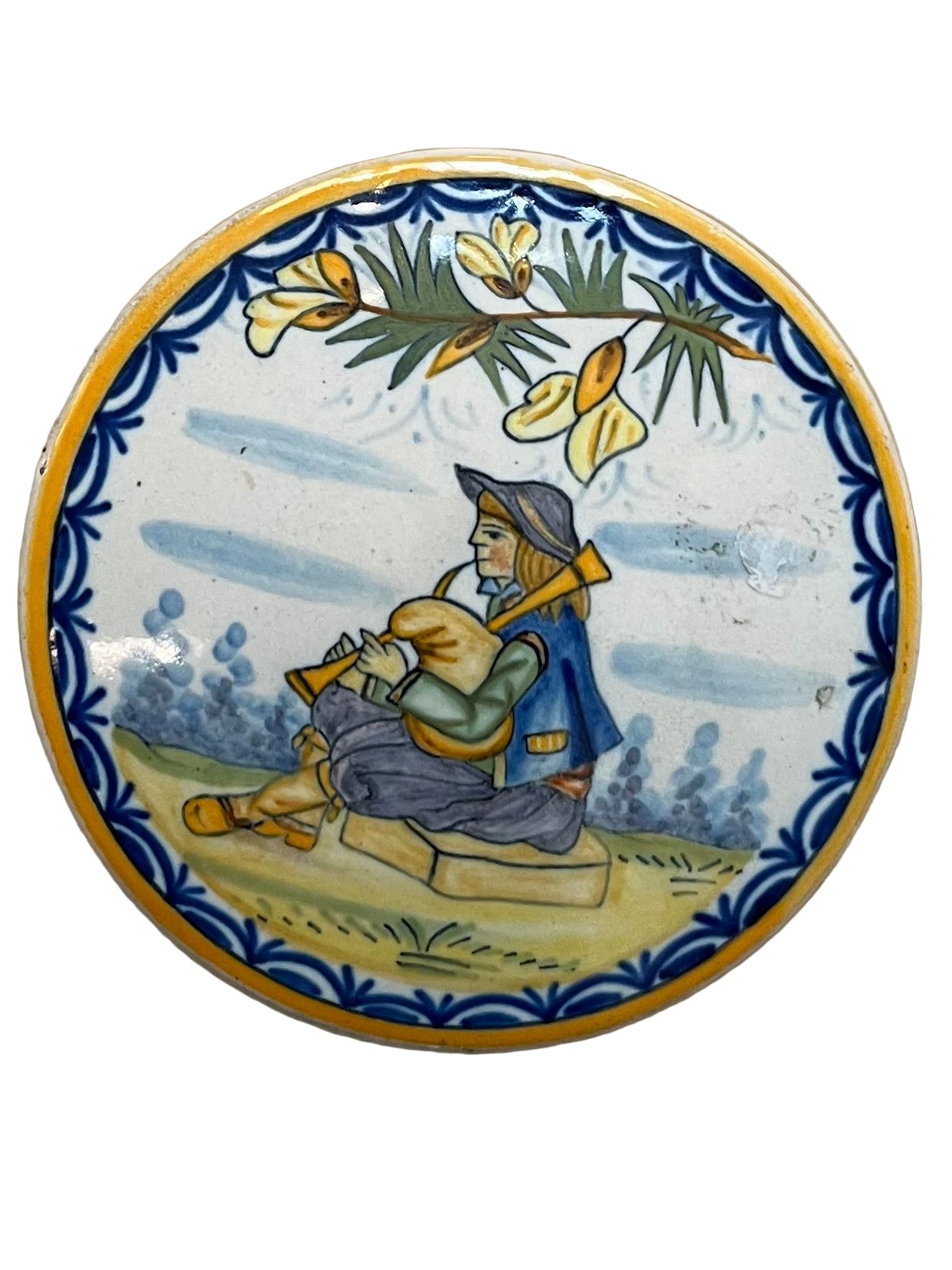 HAND PAINTED DUTCH LIDDED TRINKET BOX WITH SHEPARD MOTIF, CIRCUMFERENCE 9cm,  HEIGHT 3cm.