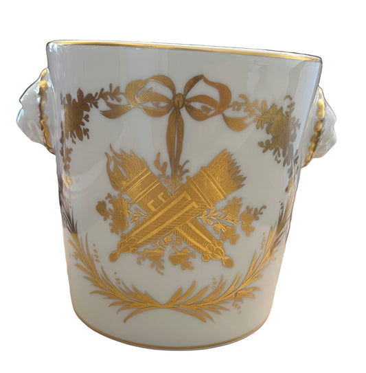A LIMOGES PORCELAIN ICE BUCKET  WITH GOLD DETAIL, HEIGHT 12cm.