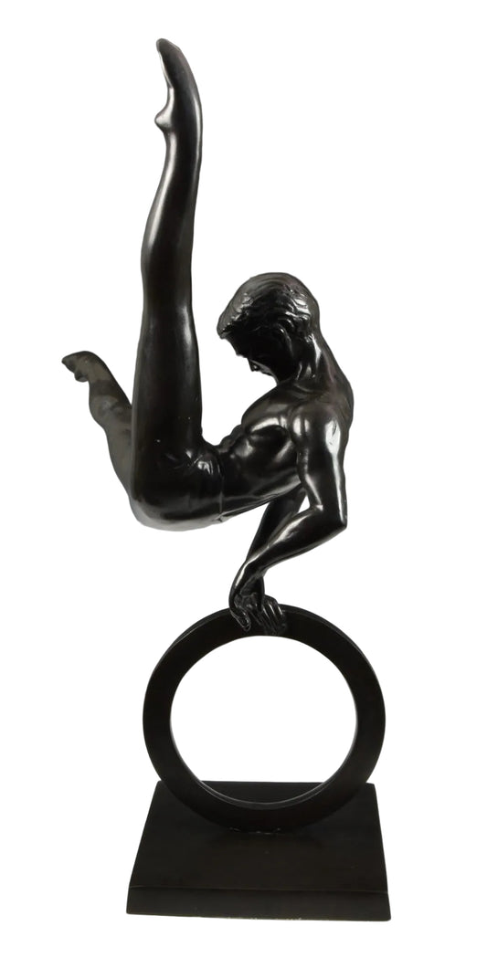 A LARGE BRONZE SCULPTURE OF A MALE GYMNAST PERFORMING ON A RING, SQUARE PLINTH, HEIGHT 67cm.