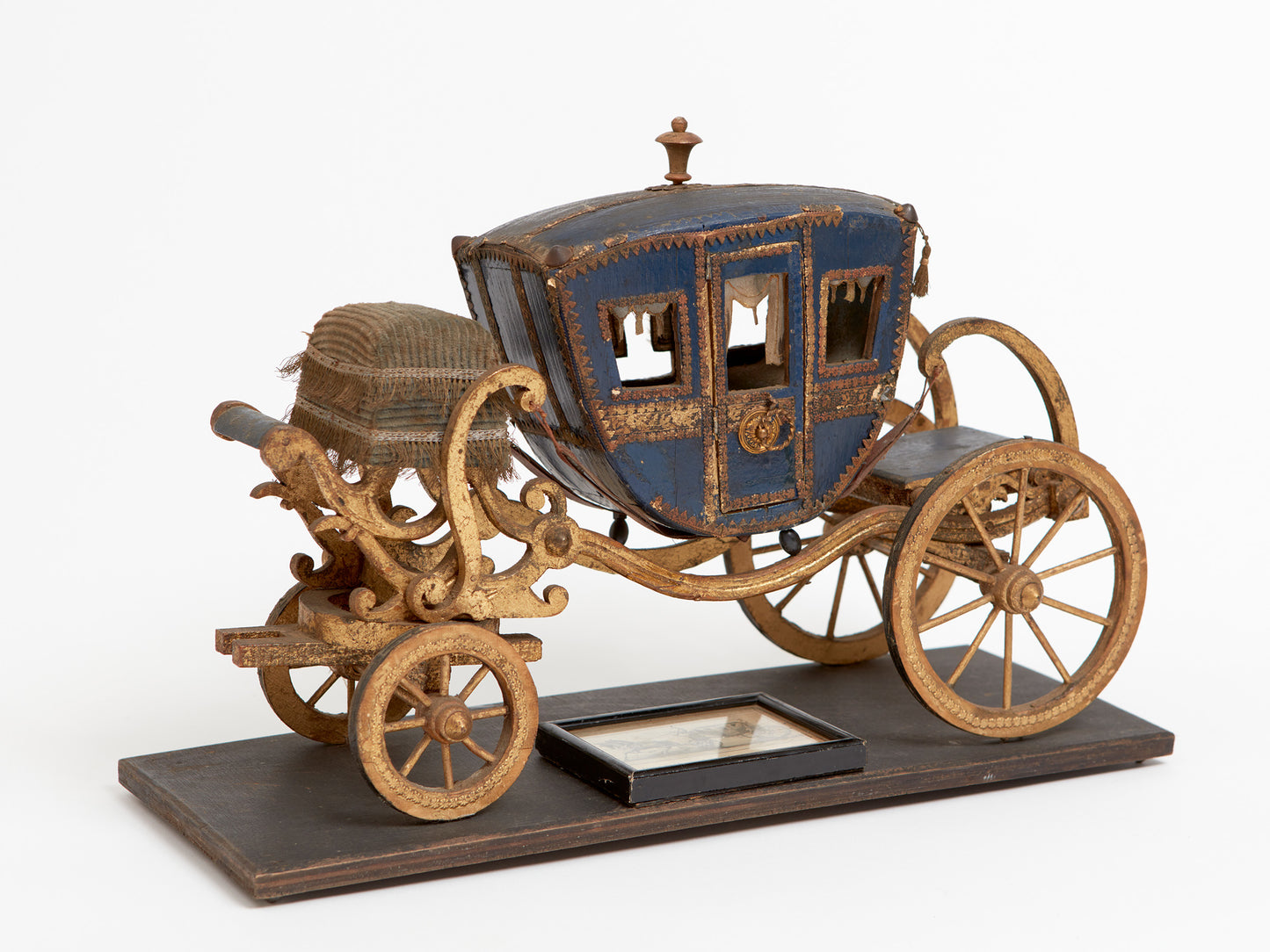 A RARE HAND-CRAFTED REPRODUCTION OF A COACH, 1780-1840, MODEL CIRCA 1920