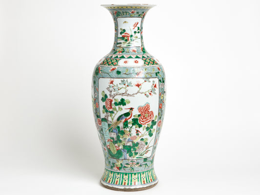 CHINESE FAMILLE VERT VASE, 19th CENTURY QING DYNASTY