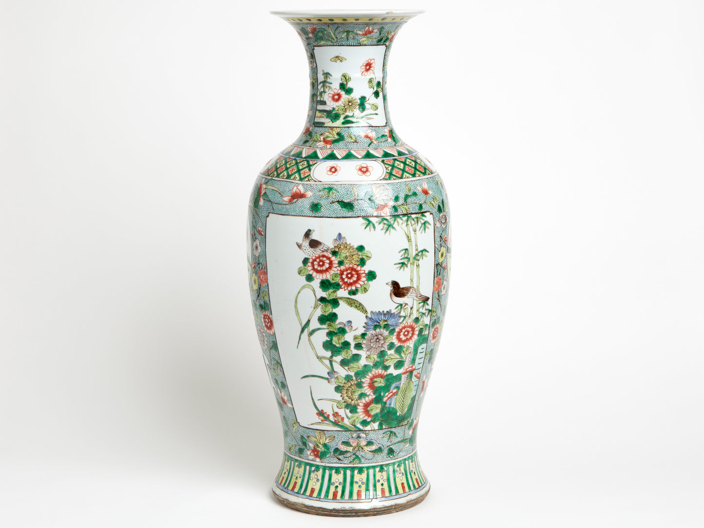 CHINESE FAMILLE VERT VASE, 19th CENTURY QING DYNASTY