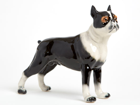 A VINTAGE PORCELAIN FIGURE OF A FRENCH BULLDOG