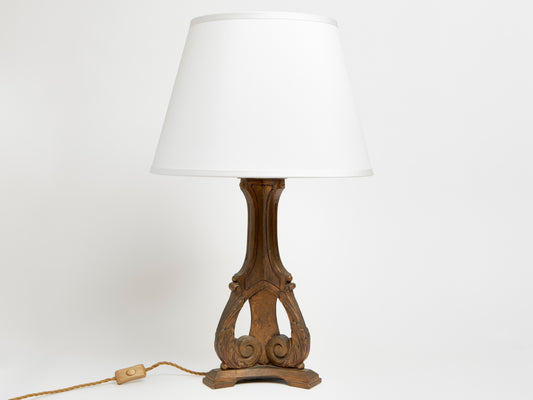 AN ANTIQUE GILT-WOOD TABLE LAMP