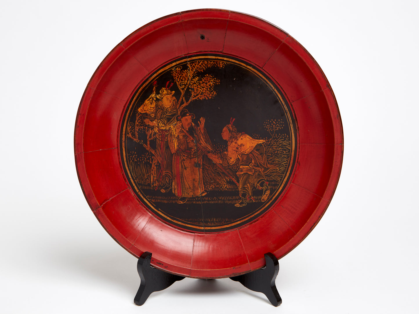 AN EARLY 20th CENTURY JAPANESE LACQUER WOOD PLATE