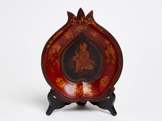 AN EARLY 20th CENTURY JAPANESE LAQUER WOOD PLATE