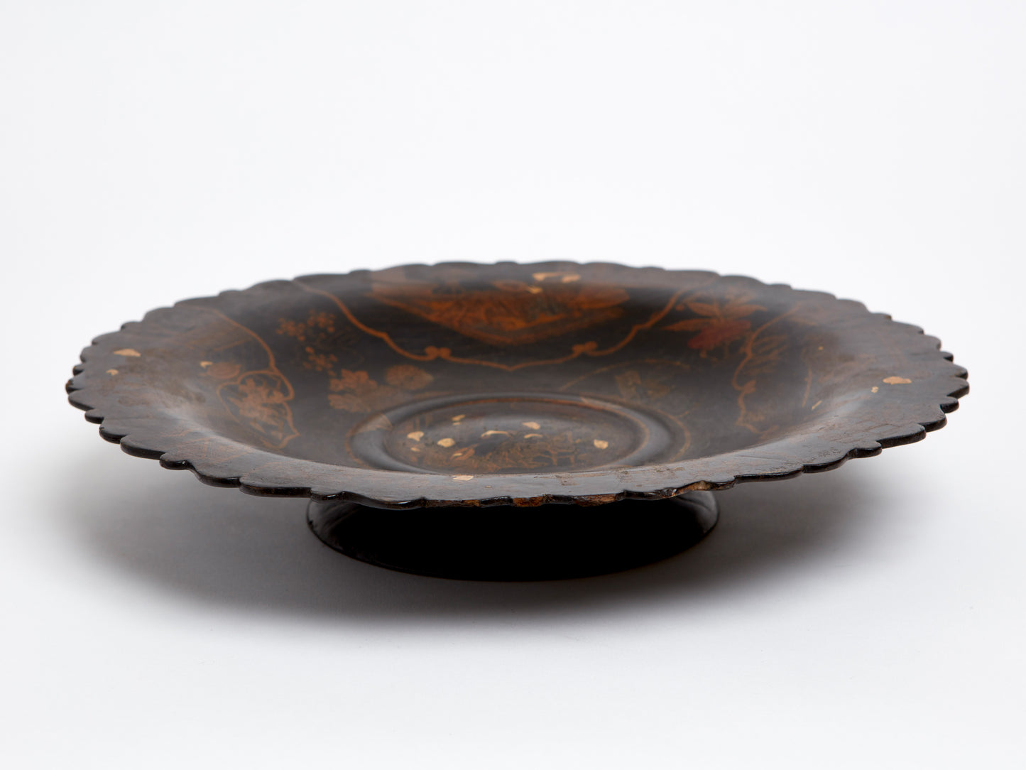 19th CENTURY JAPANESE PAPER MACHE FOOTED BOWL, WITH TWO MATCHING PLATES