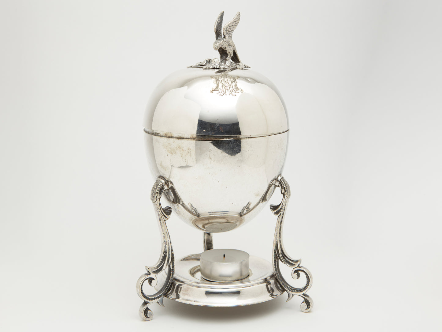 AN EDWARDIAN SILVER PLATED EGG CODDLER