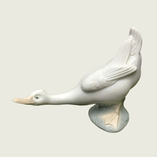 NAO BY LADRO, PORCELAIN DUCK FIGURE, CIRCA 1982, MADE IN SPAIN, 15 x 10 x 6cm.