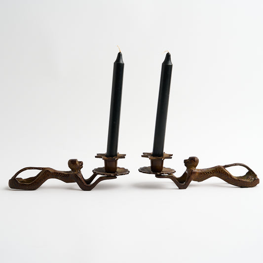 A PAIR OF CONTEMPORARY HEAVY-CAST BRASS MONKEY CANDLE HOLDERS, LENGTH  22cm.
