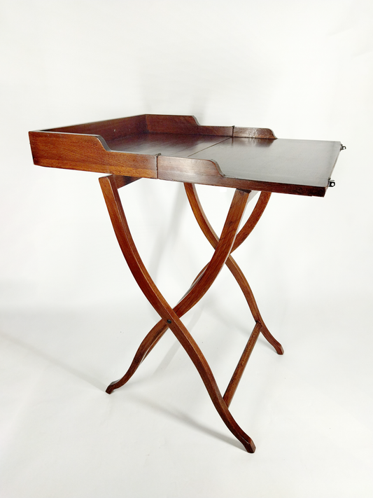 A MAHOGANY CAMPAIGN WRITING DESK / BUTLERS TRAY, LATE 19TH CENTURY, 86 x 70 x 57cm.