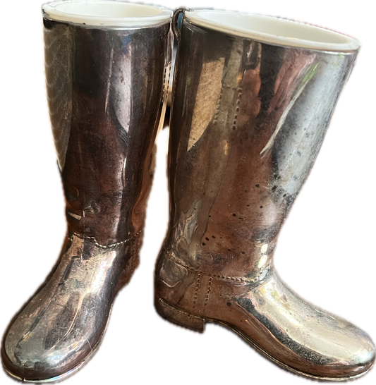 A PAIR OF VINTAGE SILVER PLATED RIDING BOOT SPIRIT MEASURE BY GRENADIER LONDON, HEIGHT 9cm.