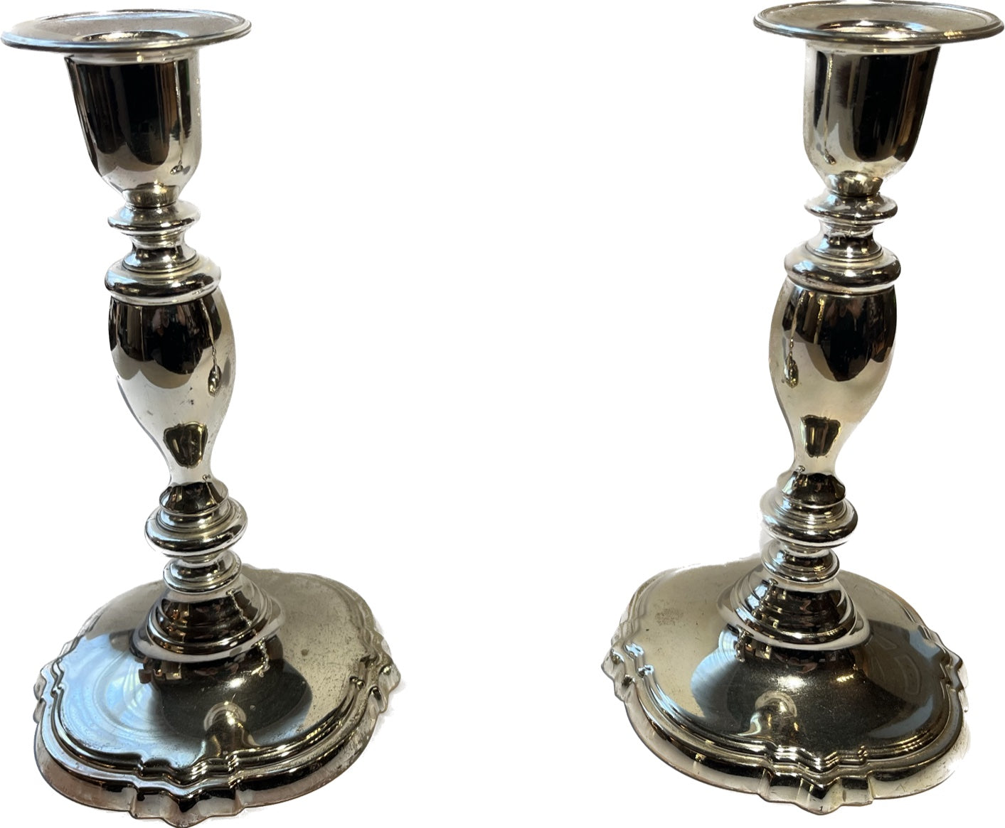 A PAIR OF SILVER PLATED QUEEN ANNE STYLE CADLESTICKS, HEIGHT