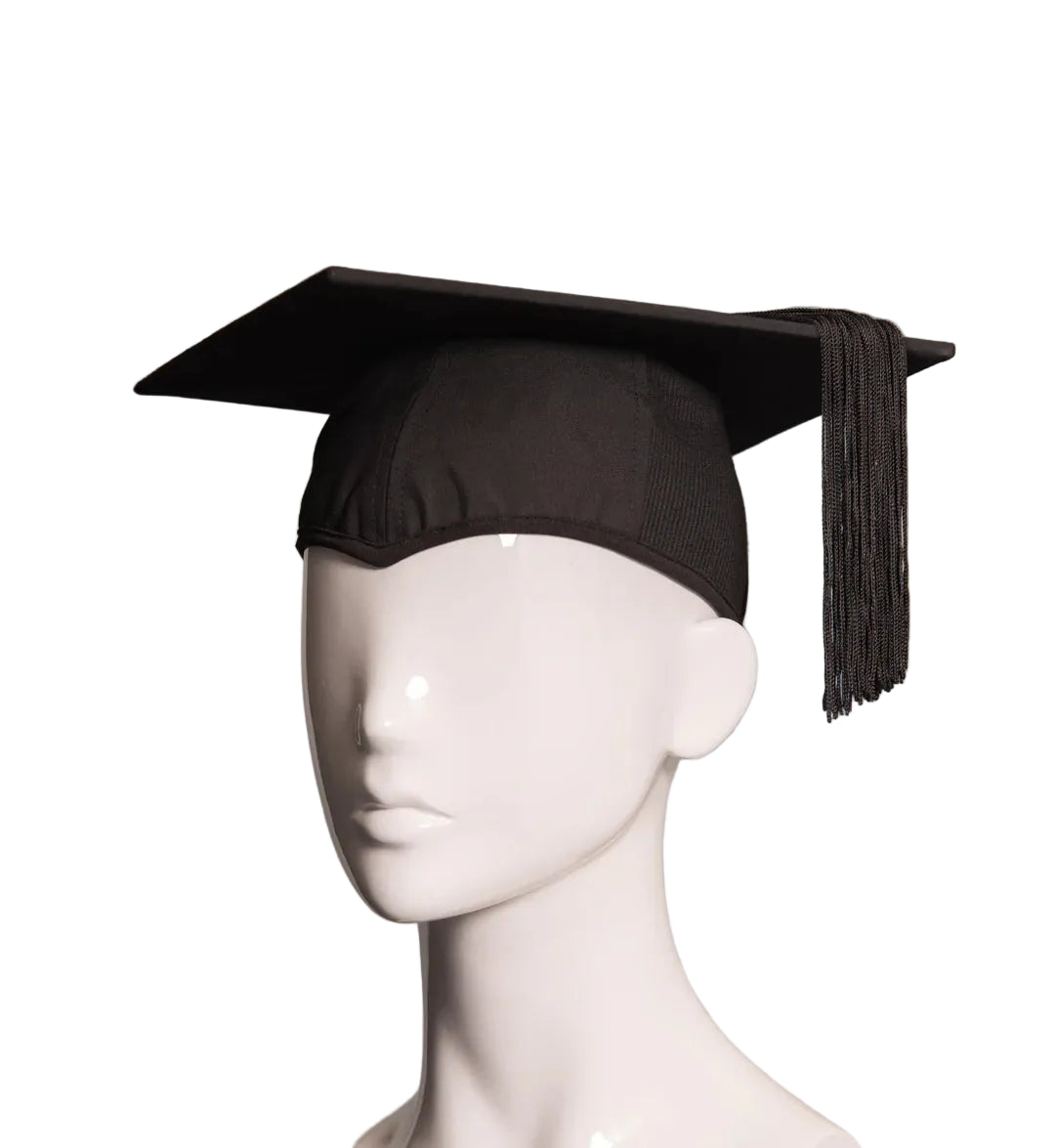 A BLACK FELT MORTARBOARD GRADUATION CAP, MEDIUM SIZE 57.